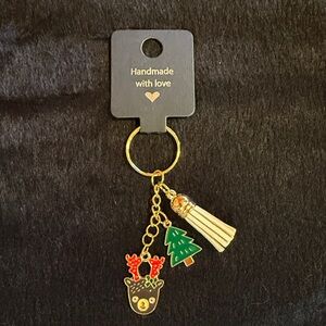 🎄 🎁 Handcrafted- Gold tone Christmas keychain - reindeer and pine tree
